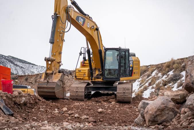 Tracked excavator